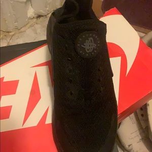 Hurrache gym shoes. Size 8